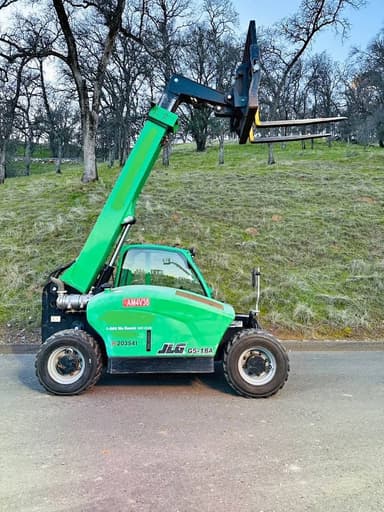 How to Operate a Telehandler Forklift Safely