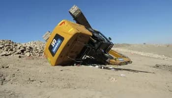 Excavator Equipment Recovery: How to Deal with a Tipped Over Excavotor Safely