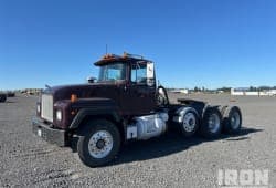 1993 Mack RD688S
