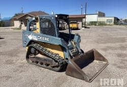 2010 John Deere 323DT