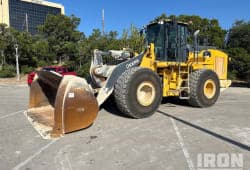 2022 John Deere 744L