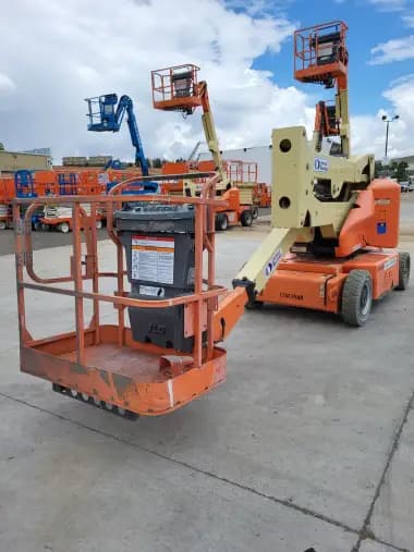 2013 JLG E400AN-Articulating-Boom-Lift for sale