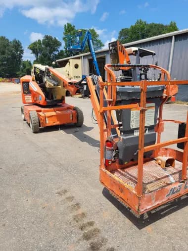 2013 JLG E400AJPN-Articulating for sale